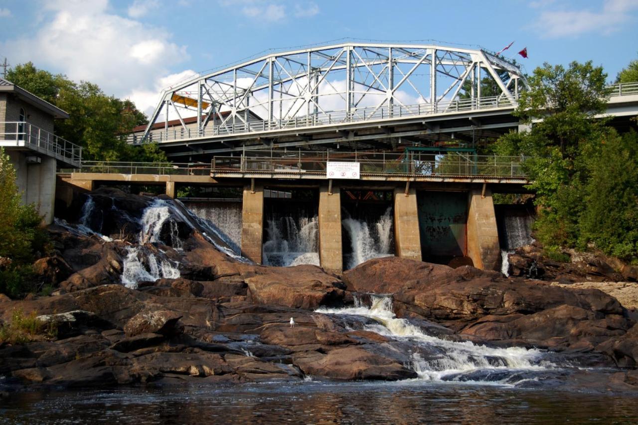 ברייסברידג' Inn At The Falls מראה חיצוני תמונה